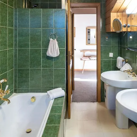 Zentral Gelegenes In Appartement *